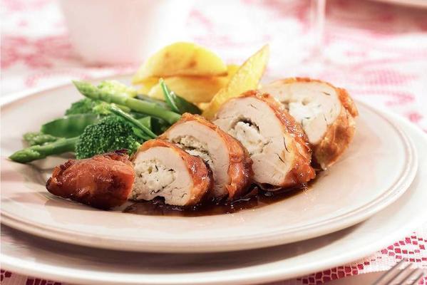 chicken filet stuffed with goat cheese with honey gravy