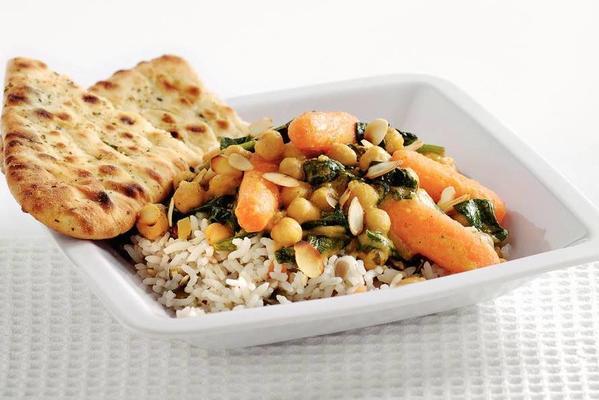 vegetable cocoa with nut rice and naan