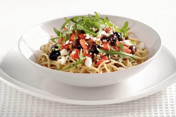 wholemeal spaghetti with capers and olives