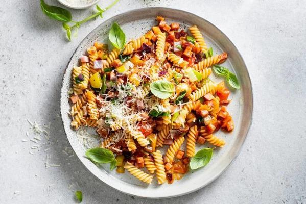 fusilli with vegetable sauce and ham cubes