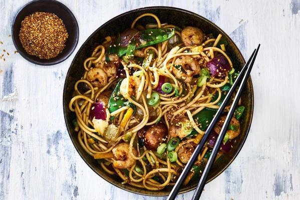 noodles with king prawns and hoisin sauce