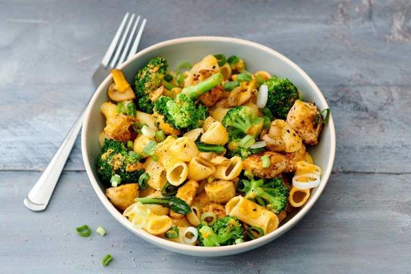 asian pasta salad with light-spicy chicken and broccoli
