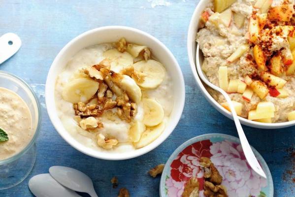 porridge with banana and walnuts