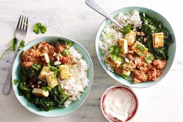 vegetarian curry with paneer, spinach and almonds