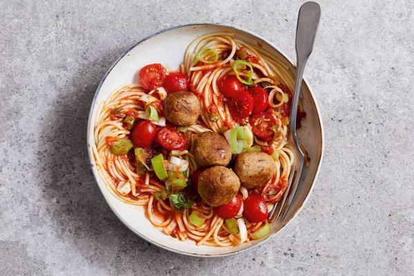 spaghetti with tuna balls in leek-tomato sauce