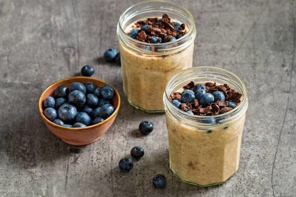 peanut butter overnight oats with blueberries
