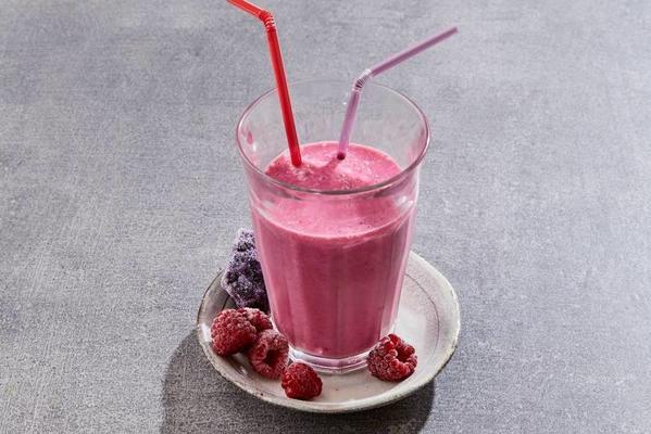 red cabbage-raspberry smoothie
