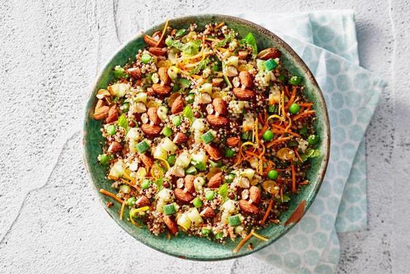 quinoa salad with zucchini and almonds