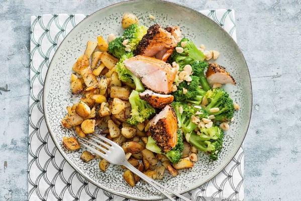peppery salmon fillet and broccoli with hazelnuts