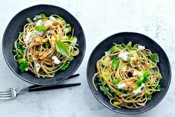 whole grain pasta with green vegetables and cottage cheese