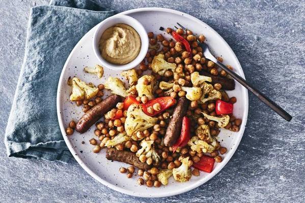 Moroccan oven dish with chipolata and hummus