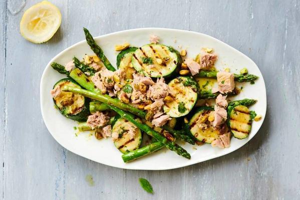 salad of grilled vegetables with tuna and pistachio nuts