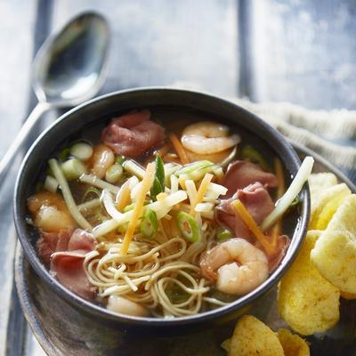 Chinese soup with shrimps and roast beef