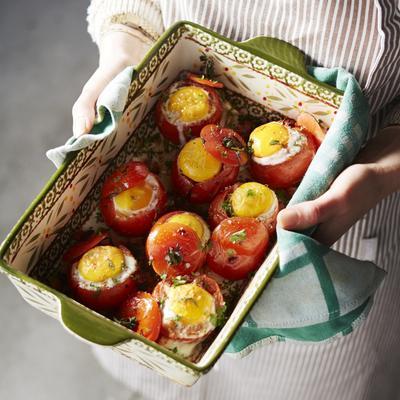 Provençal tomatoes with fried egg from the oven