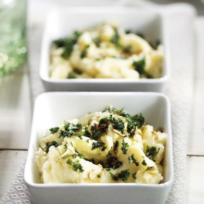 mashed potatoes with garlic and fried parsley