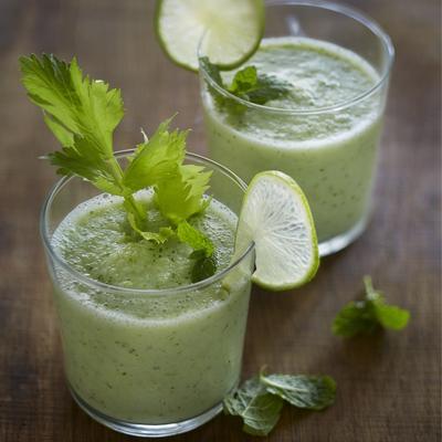 cucumber-celery smoothie with mint