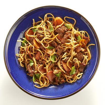 noodles with stir-fried pork chop and carrot