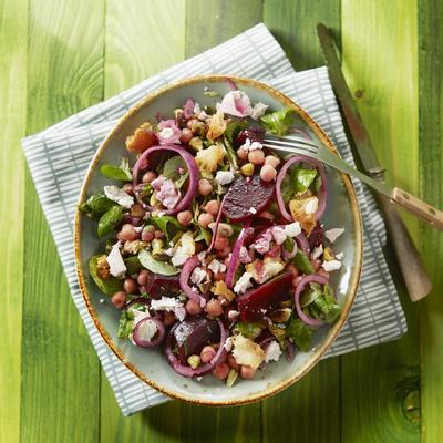 beet salad with chickpeas and feta