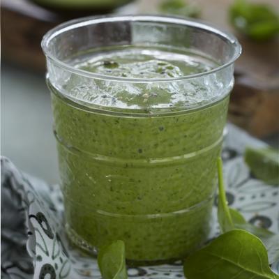 spinach avocado smoothie with almond