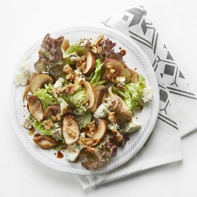 forest mushroom salad with blue cheese