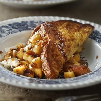 French toast with goat's cheese and syrup sauce