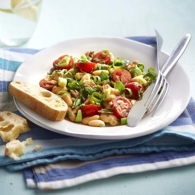 tuna with cannellini beans and rucola dressing