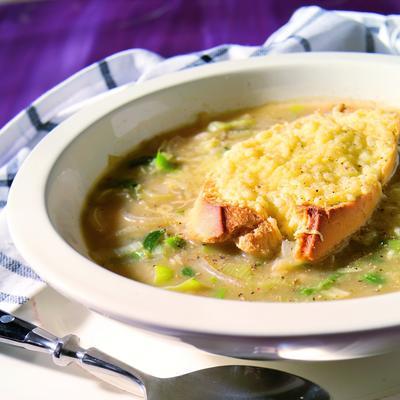 quick onion leek soup with cheese