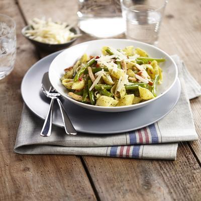 shell pasta with chicken, pesto and beans