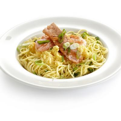 egg noodle with salmon
