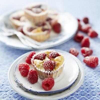 ricotta cheesecakes with raspberries