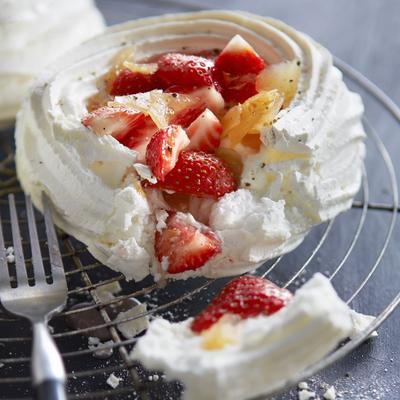 pavlova with honey yogurt and strawberries