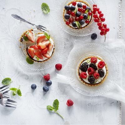 tartelettes with yoghurt cream and fruit