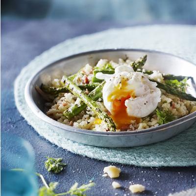 risotto with green asparagus, ham and egg