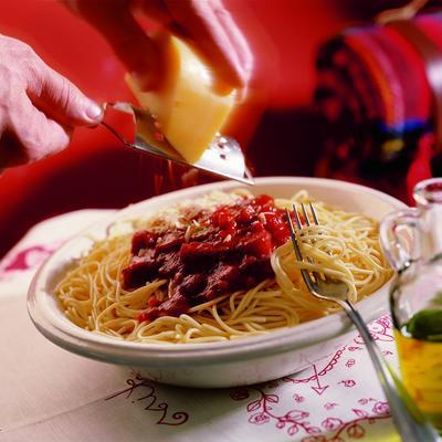 spaghetti with red sauce and cheese