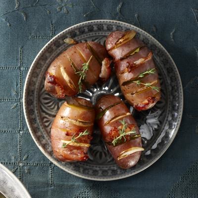 red potatoes with laurel and bacon