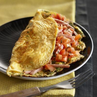 spice omelette with ham and tomato