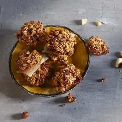 oatmeal cookies with cranberries and hazelnuts