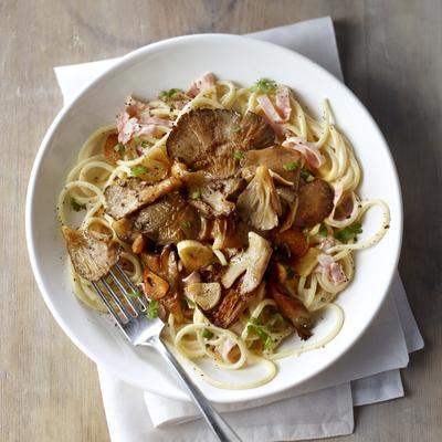 creamy pasta sauce with ham and oyster mushrooms