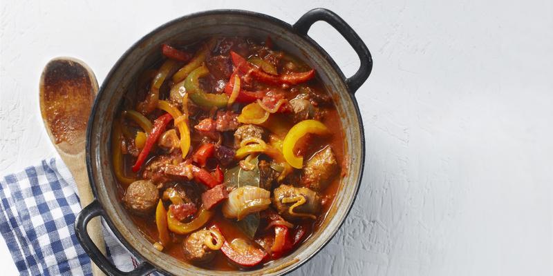 fast goulash with paprika and sausage