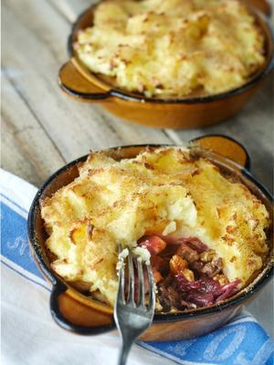 red cabbage from the oven with apple and walnuts