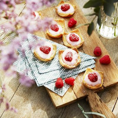 sweet puff pastry snacks with raspberry cream cheese