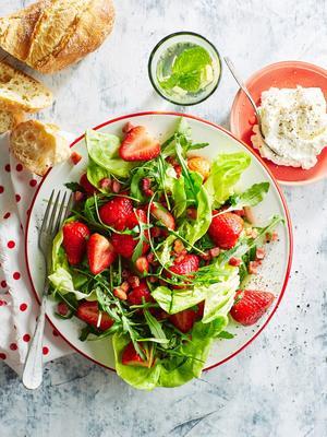 cabbage lettuce with marinated strawberries