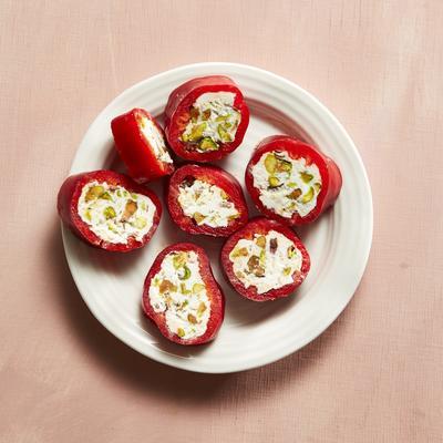 pointed pepper with goat's cheese and pistachio