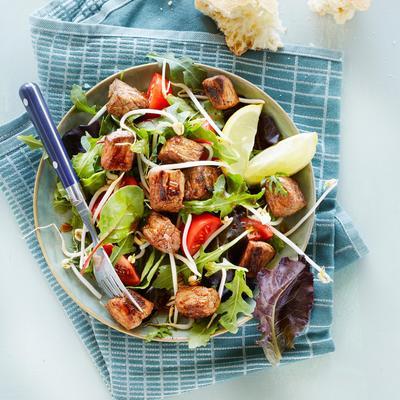 salad with beef tenderloin