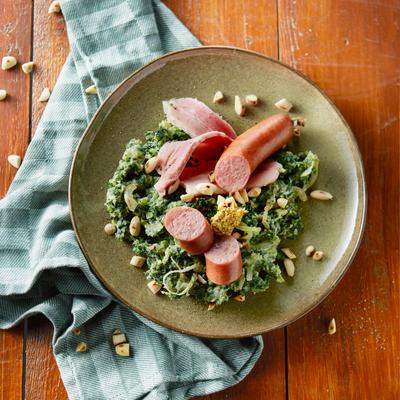 kale with sausage, bacon and almond