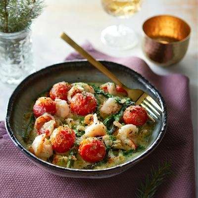 gratinated prawns with green asparagus and tomatoes