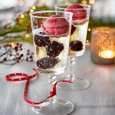 sparkling wine jelly with blackberries