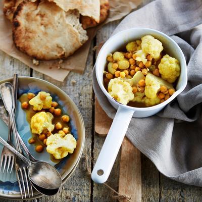 chickpea curry with cauliflower
