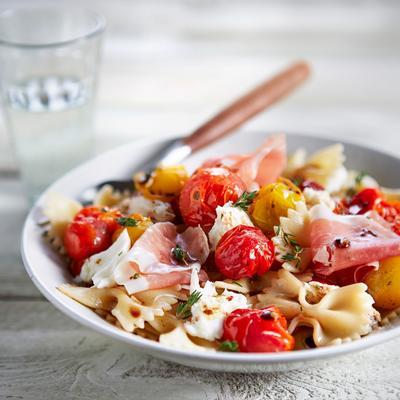 pasta salad with ham, roasted tomatoes and mozzarella