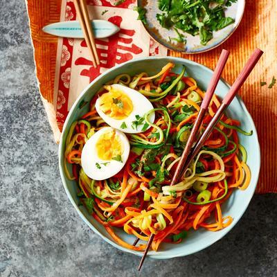 carrot-courgette noodles with peanut dressing